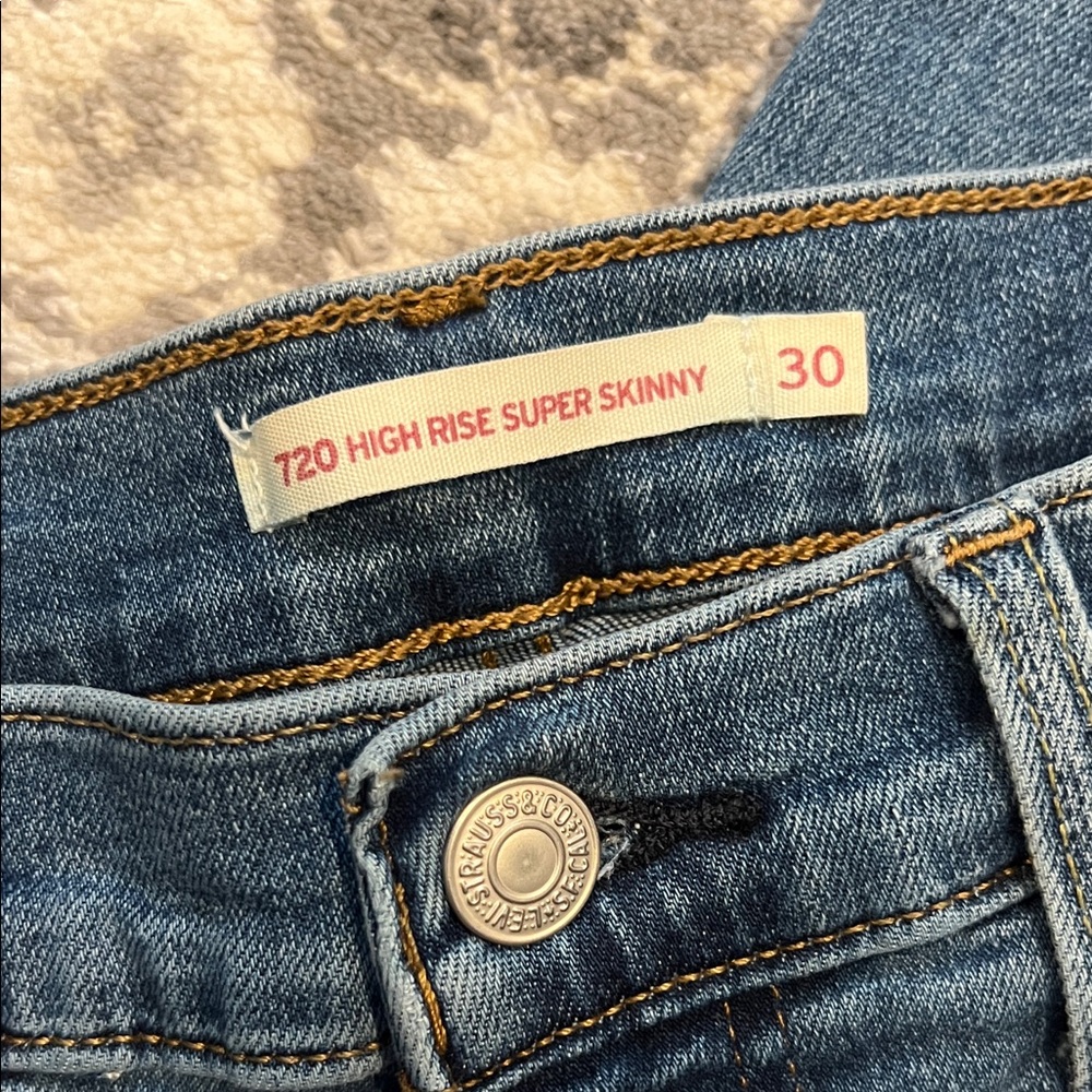 Levi's Women's Skinny Jeans in Blue - Picture 2 of 4